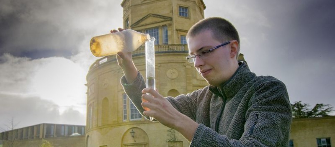 David Crowhurst measures rainfall in front of Oxford's Radcliffe Observatory