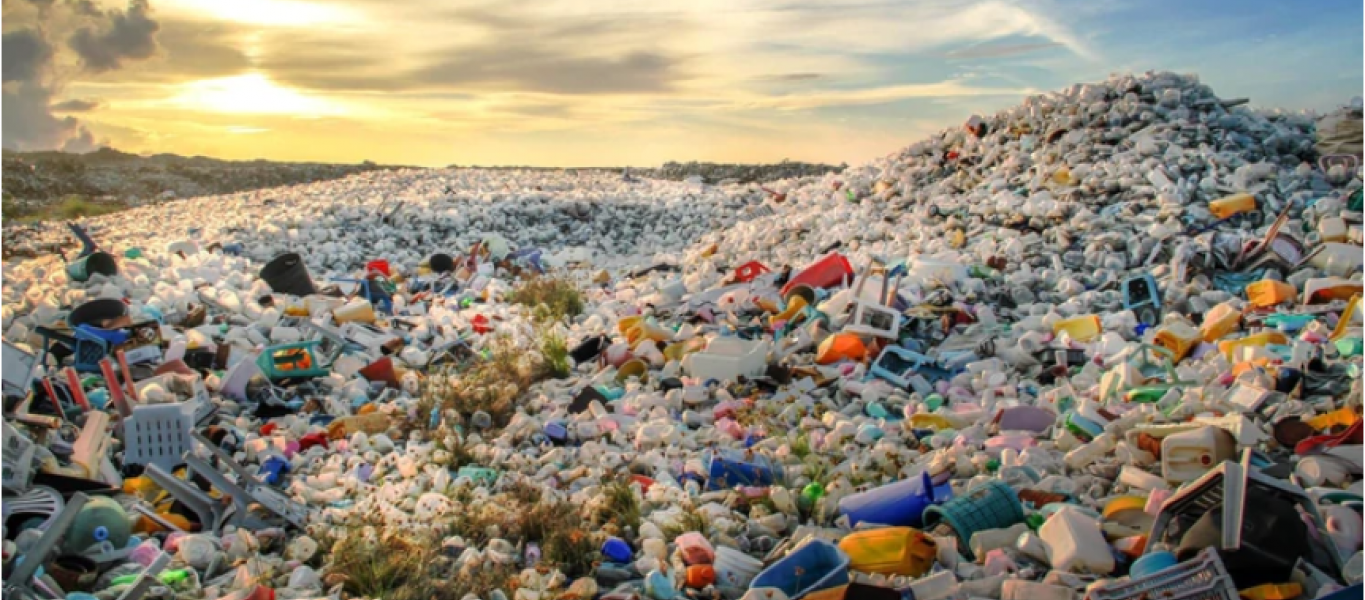 Por minuto, el equivalente a un camión de basura lleno de plásticos es  arrojado al mar